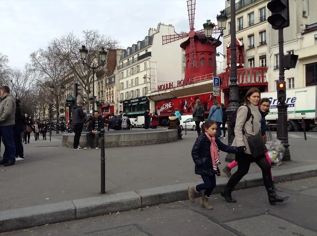 Rue Veron Apartment Paris